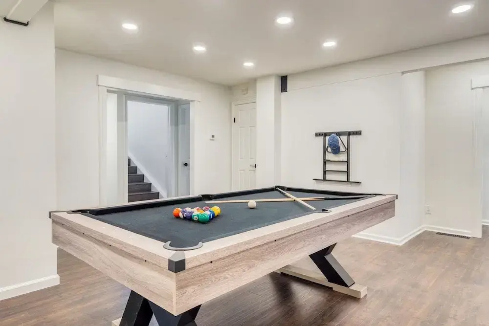 Explorer by Avantstay Close to Slopes Game Room Guest Suite