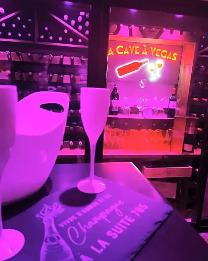 Chambre d h¿tes ind¿ndante Jacuzzi Cave Bar SUITE 785