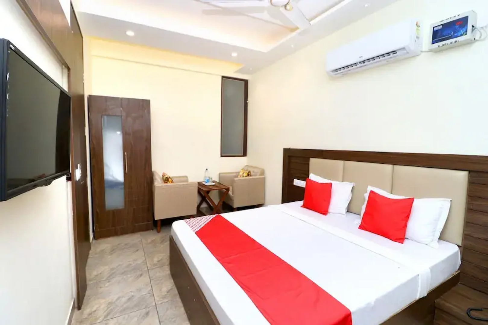 Hotel Jeevak by OYO Rooms