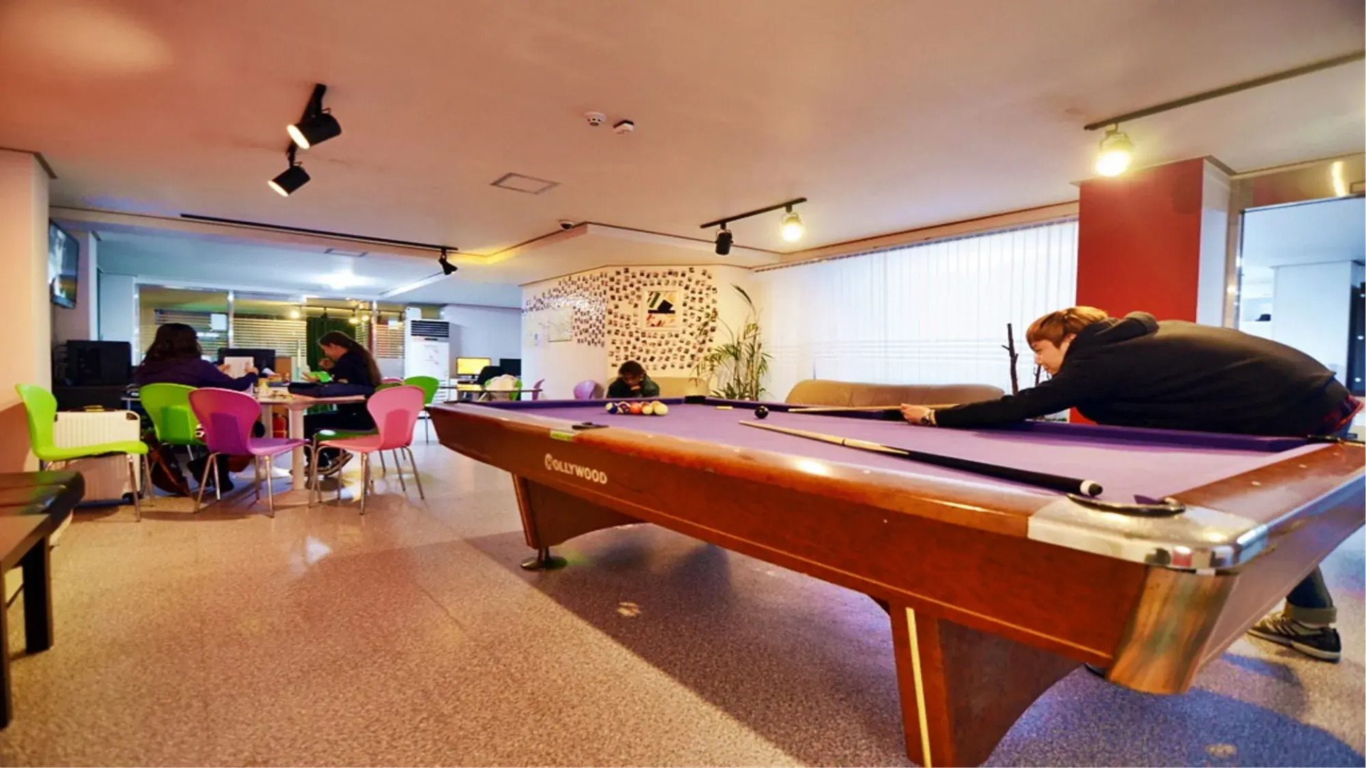 Kimchee Downtown Guesthouse - Hostel