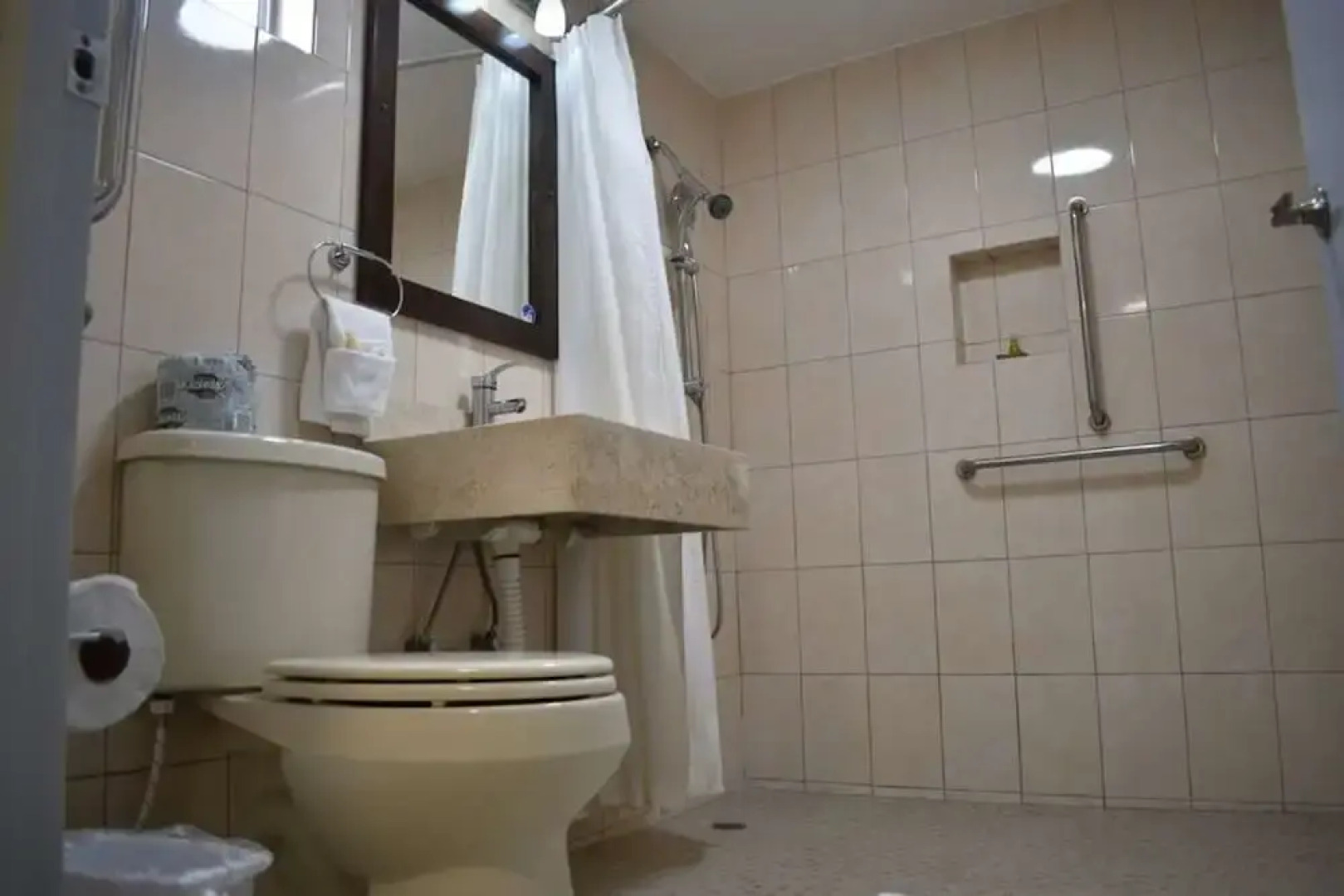 El Camino Hotel & Suites