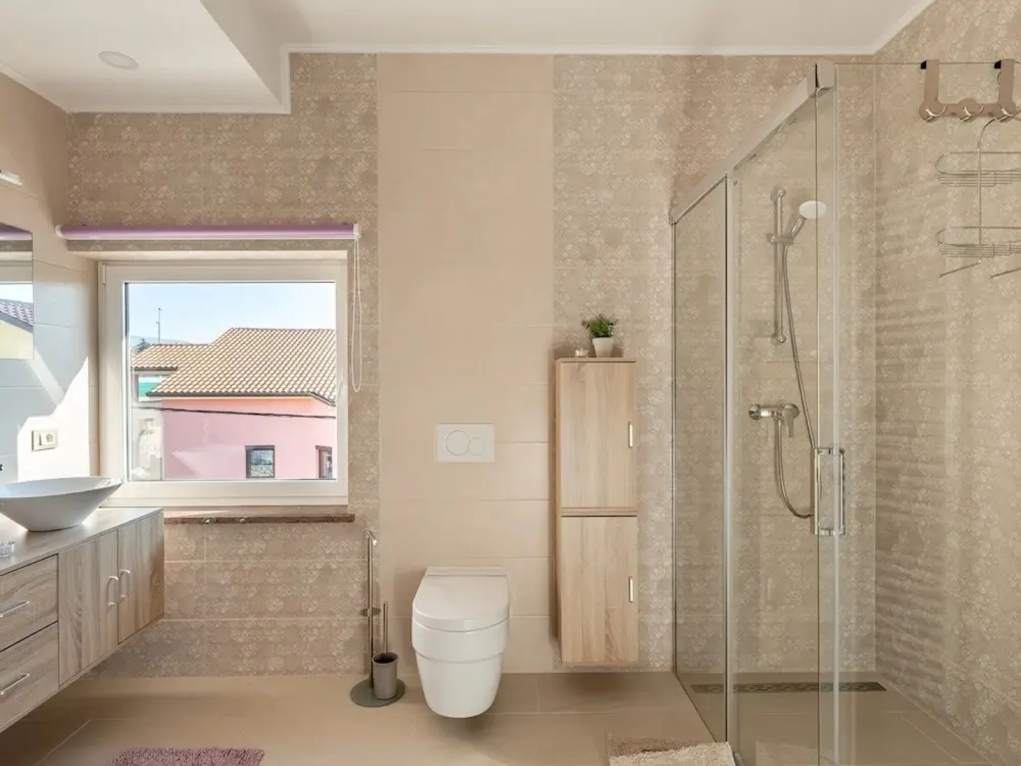 Plush Apartment in Rijeka with Hot Tub near Sea