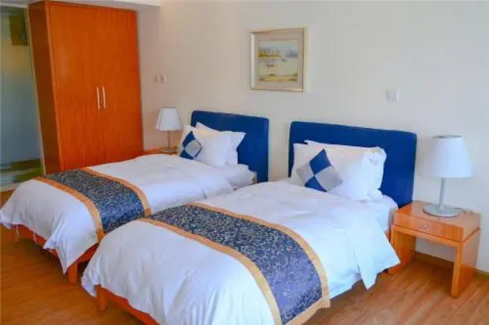 Fuxian Lake Junlin Holiday Hotel