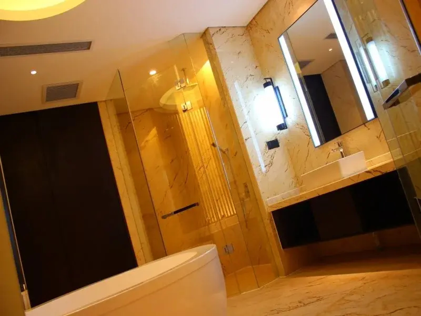 Maritime Hotel (Zhengzhou Century Amusement Park Zhongyuan Tower)