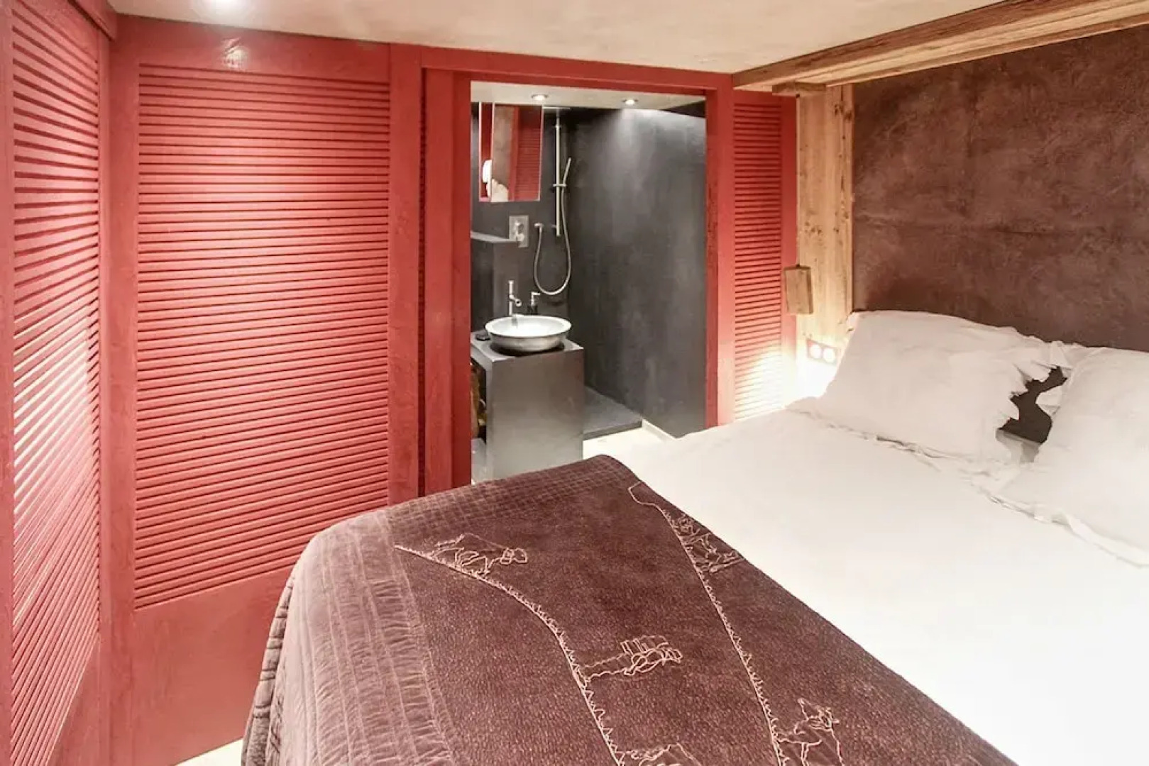 Cosy, 2-bedroom Chalet With Mountain Views Minutes From the Slopes!