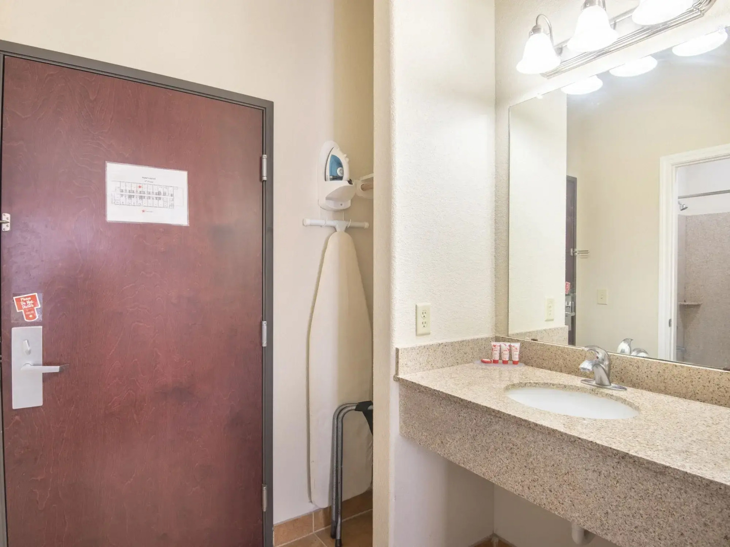 OYO Townhouse Clute Lake Jackson