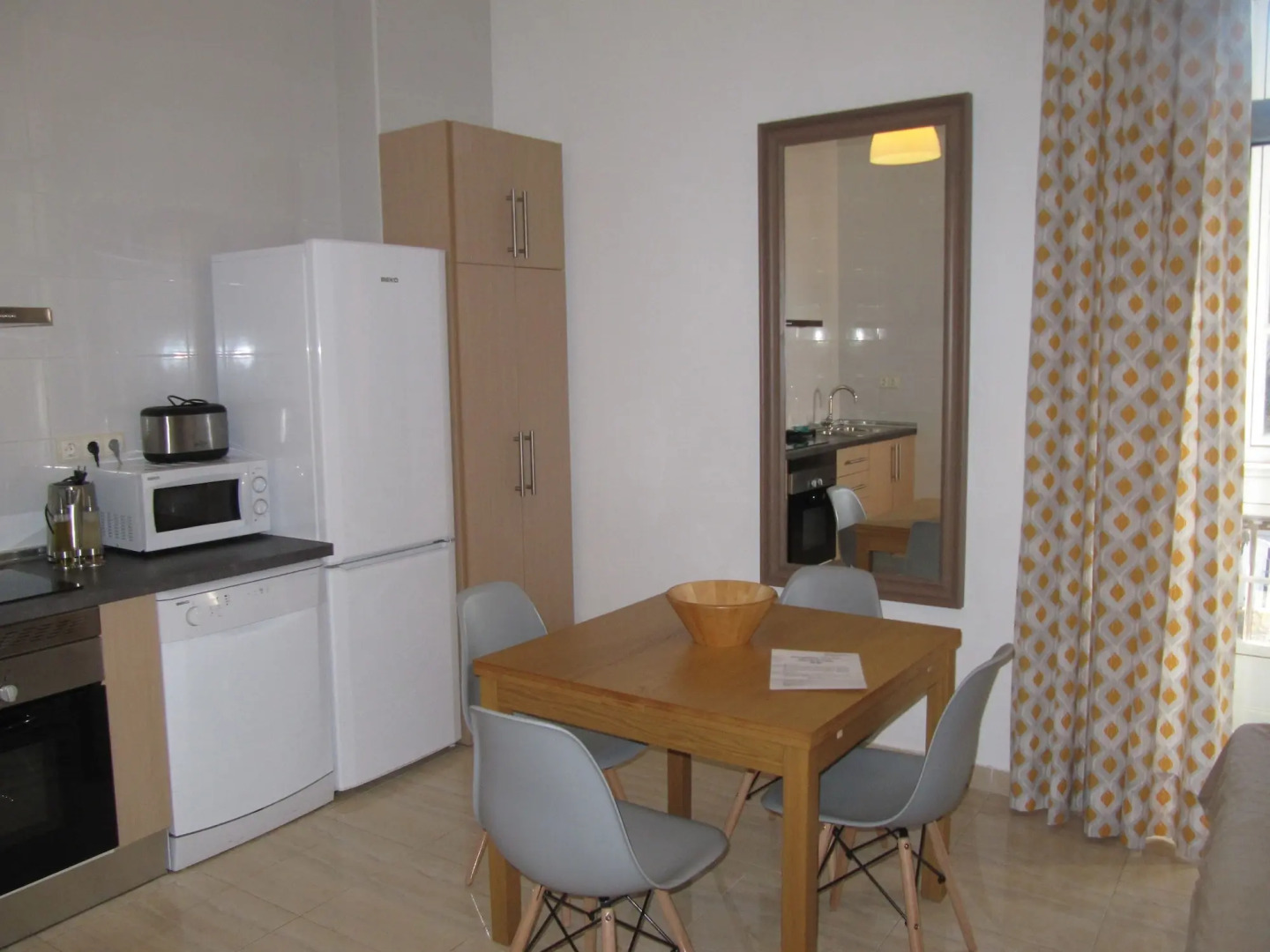 Life Apartments Alameda Colon