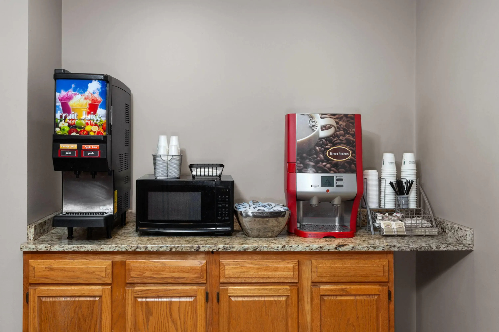 Super 8 by Wyndham Green Bay Near Stadium