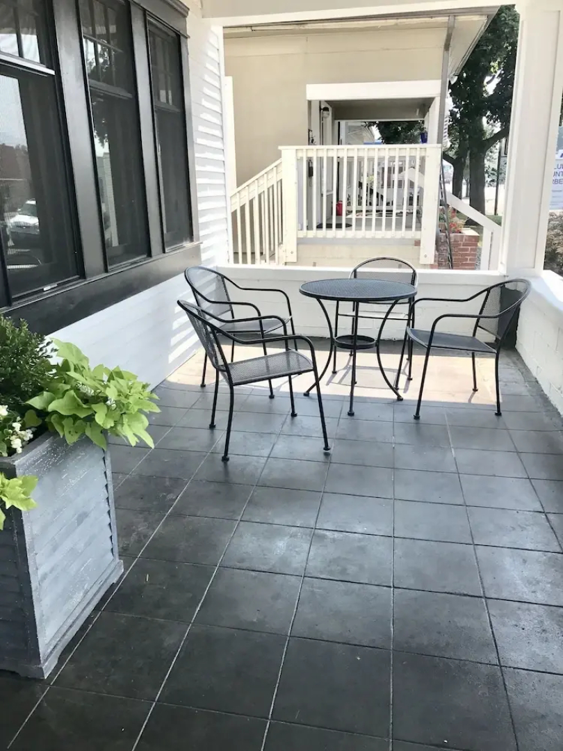 The Landing Hotel and Dining