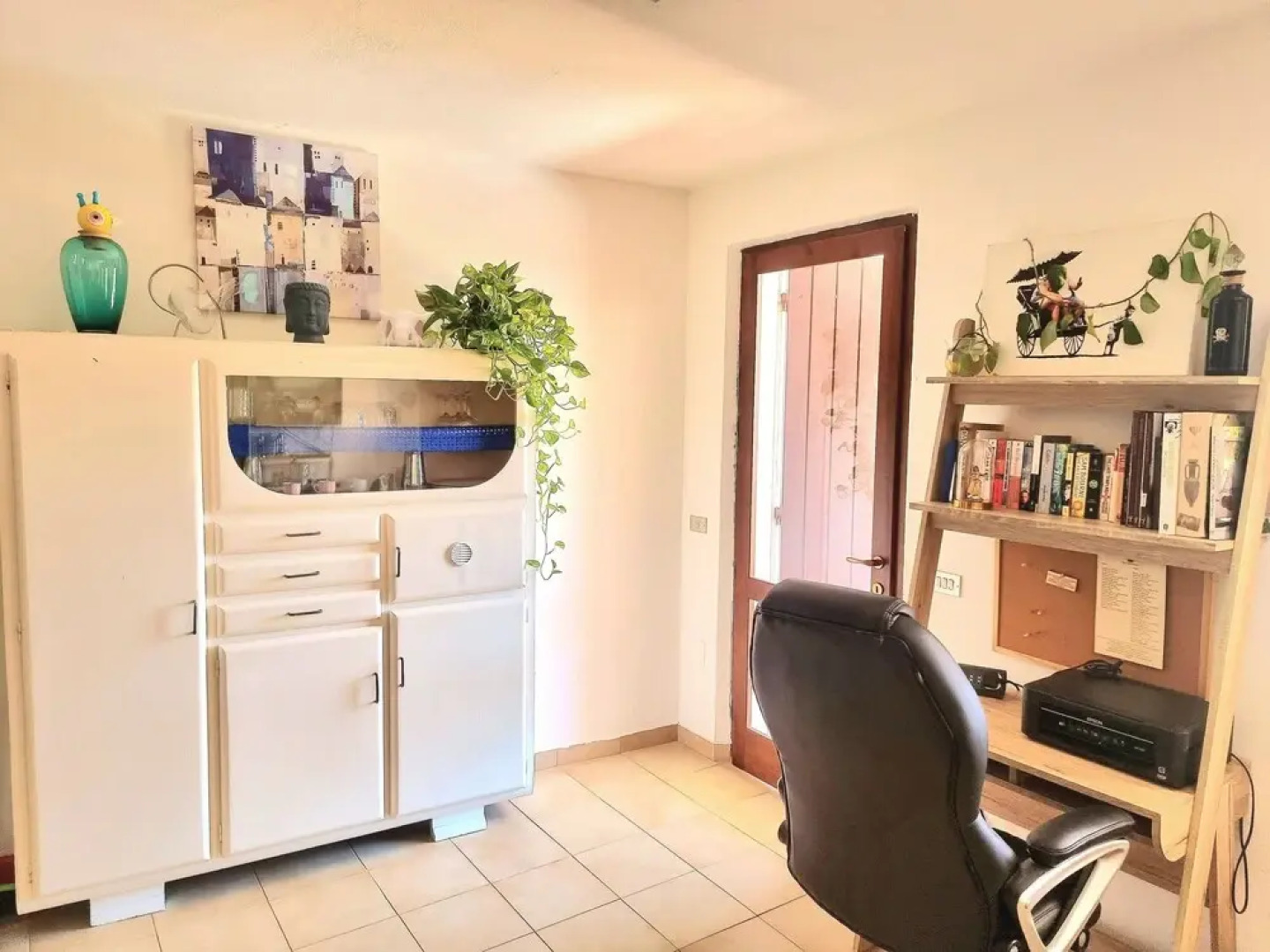 Stylish Home With Patio 4 min Walk to the Beach