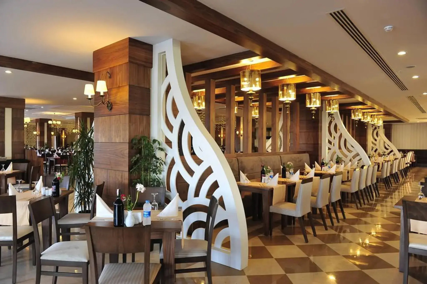 Lake & River Side Hotel & Spa