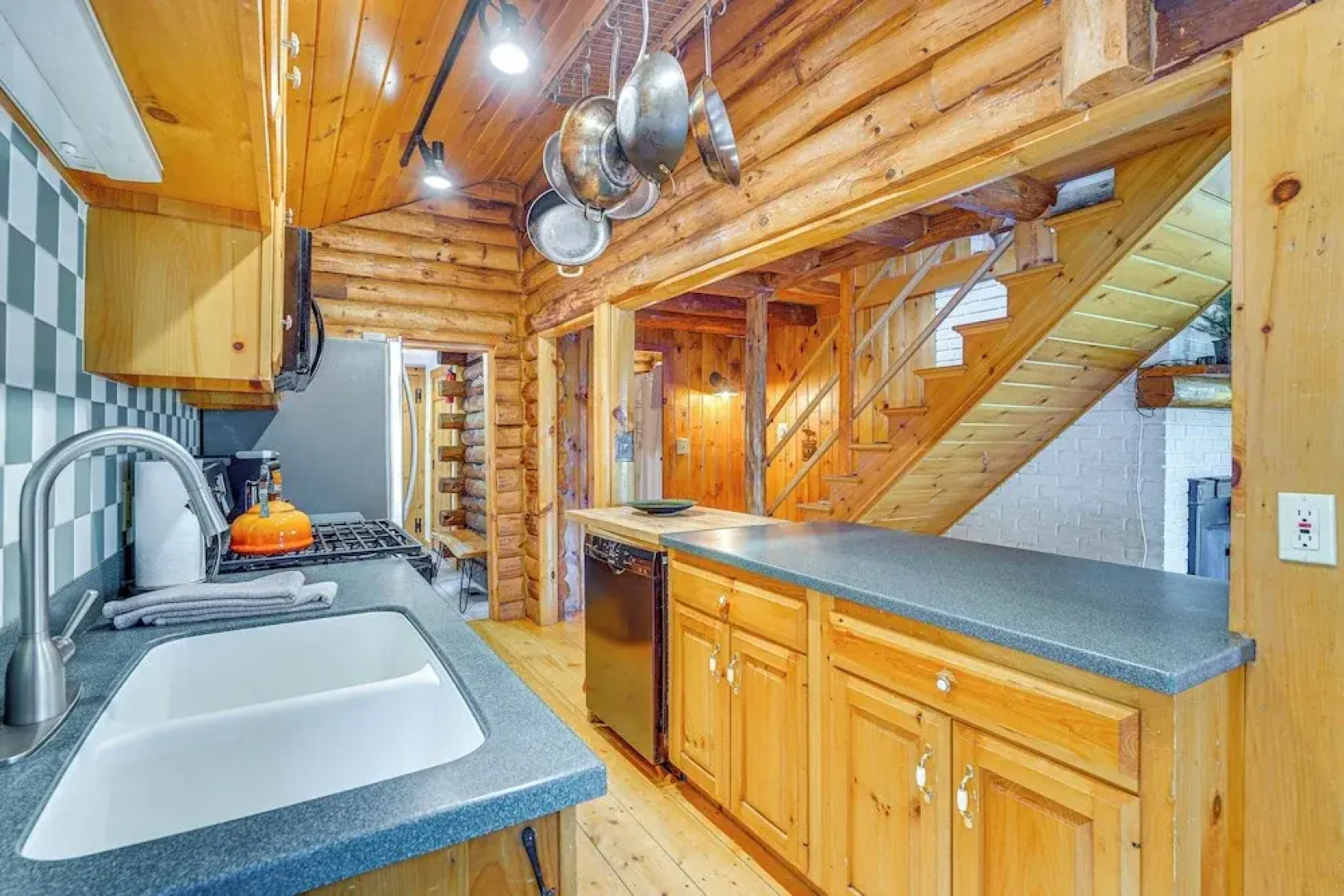 Picture-perfect Vermont Mtn Cabin w/ Hot Tub!