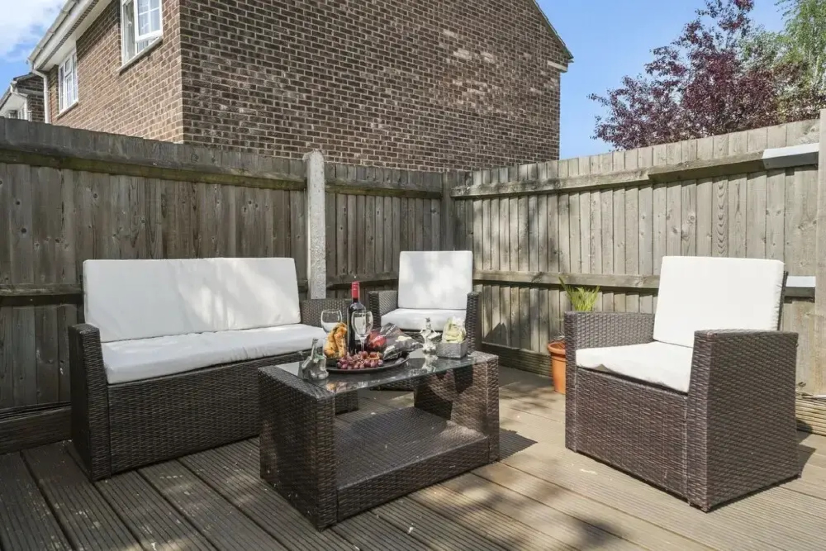 House - Sleeps 8 & On-site Parking