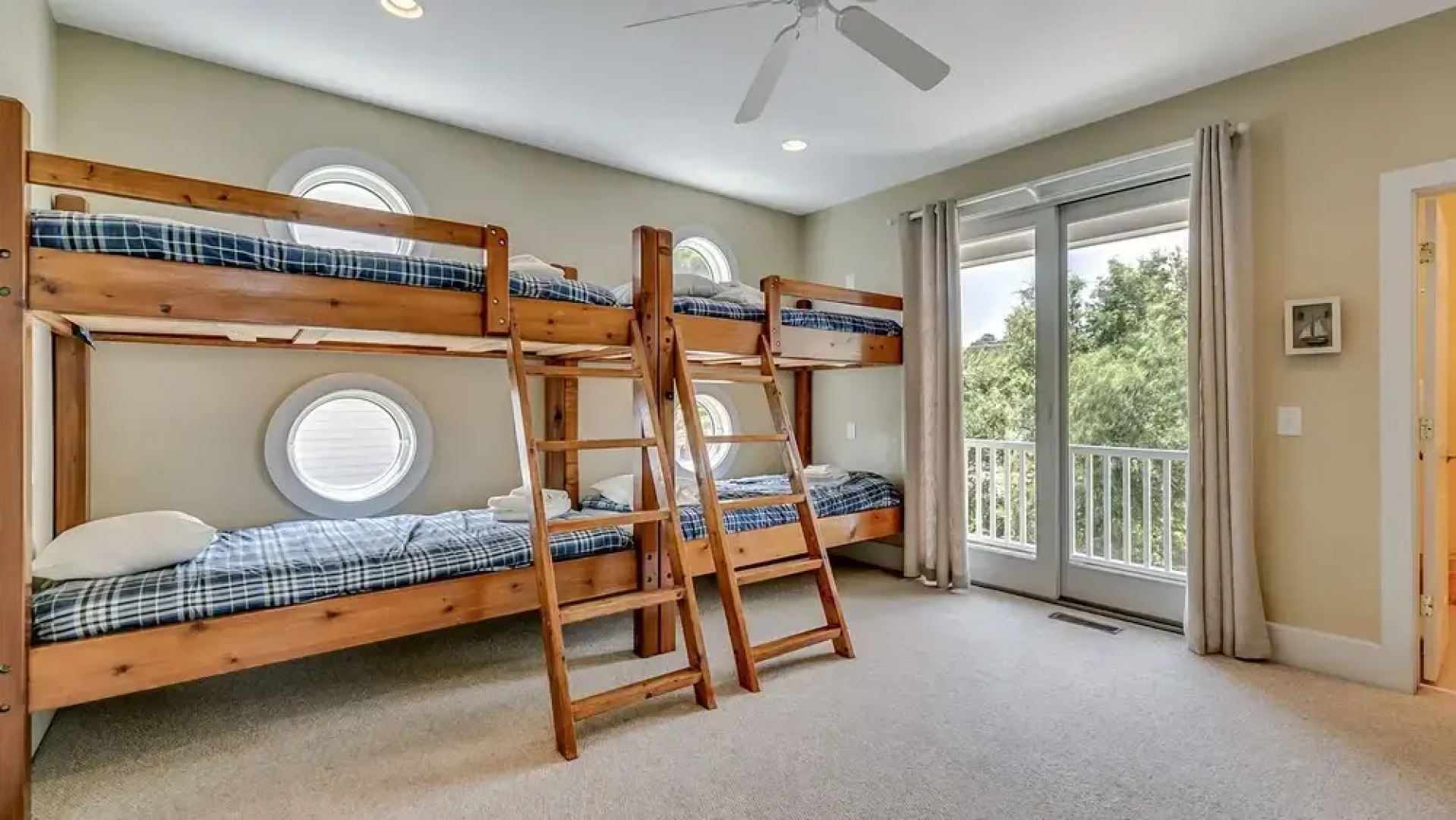 Mr Bugs Summer House by Peace Vacations