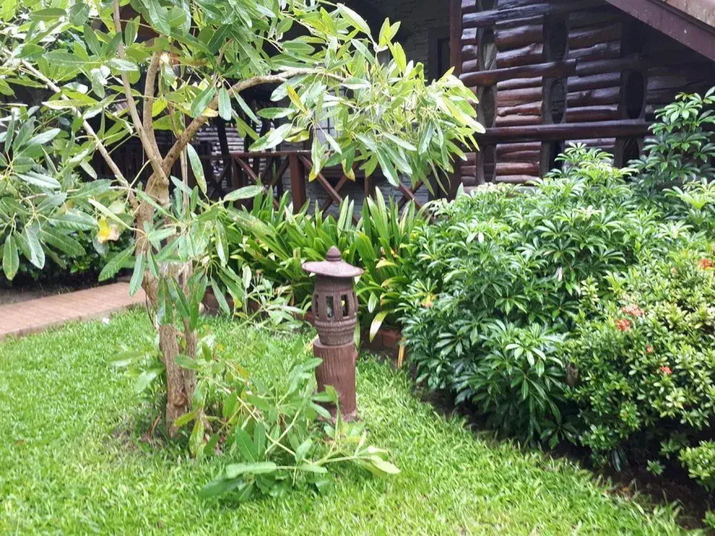 Amporn Riverside Resort