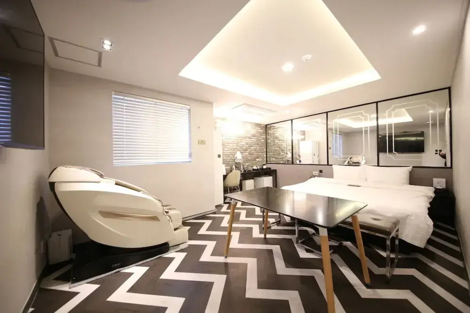 Hotel 24st Urban Brown Seosan Lake Park