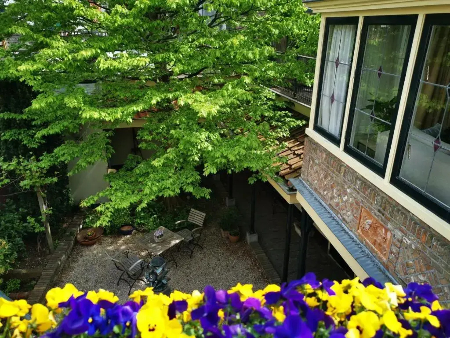 Unique Courtyard House with Sauna in the city center