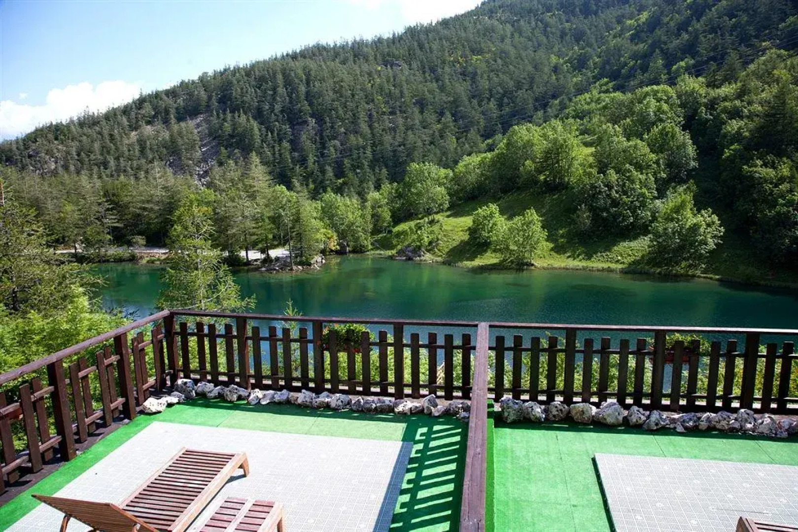 Chalet sul lago Hotel In Montagna