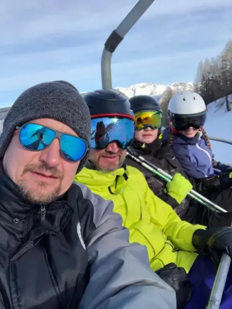 Skis Aux Pieds Station 1800 Dame Blanche