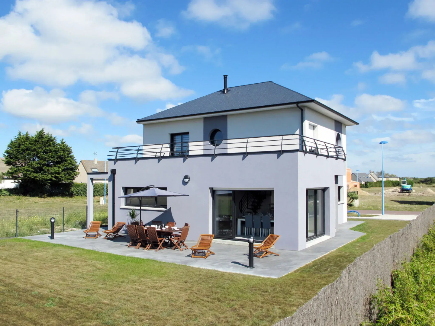 Pirou Beach (PIP402)