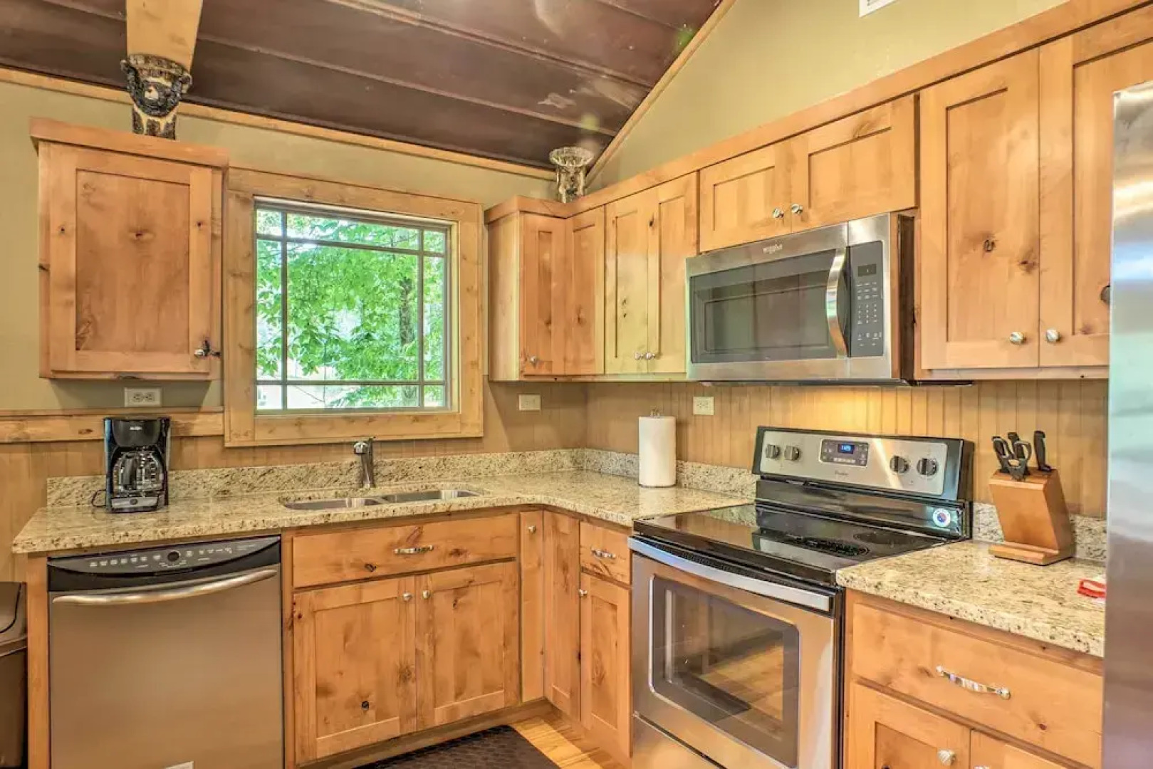 Guntersville Lake Cabin w/ 3 Fishing Ponds!