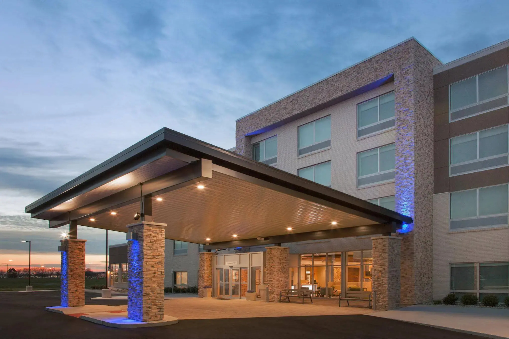 Holiday Inn Express and Suites Detroit/Sterling Heights by IHG