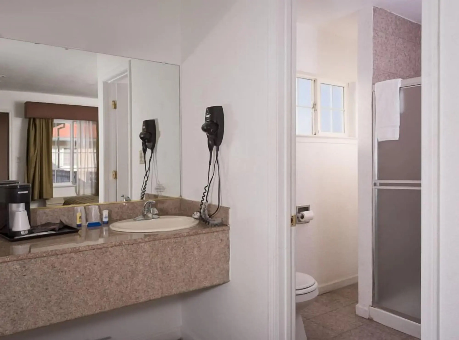 Howard Johnson by Wyndham Berkeley