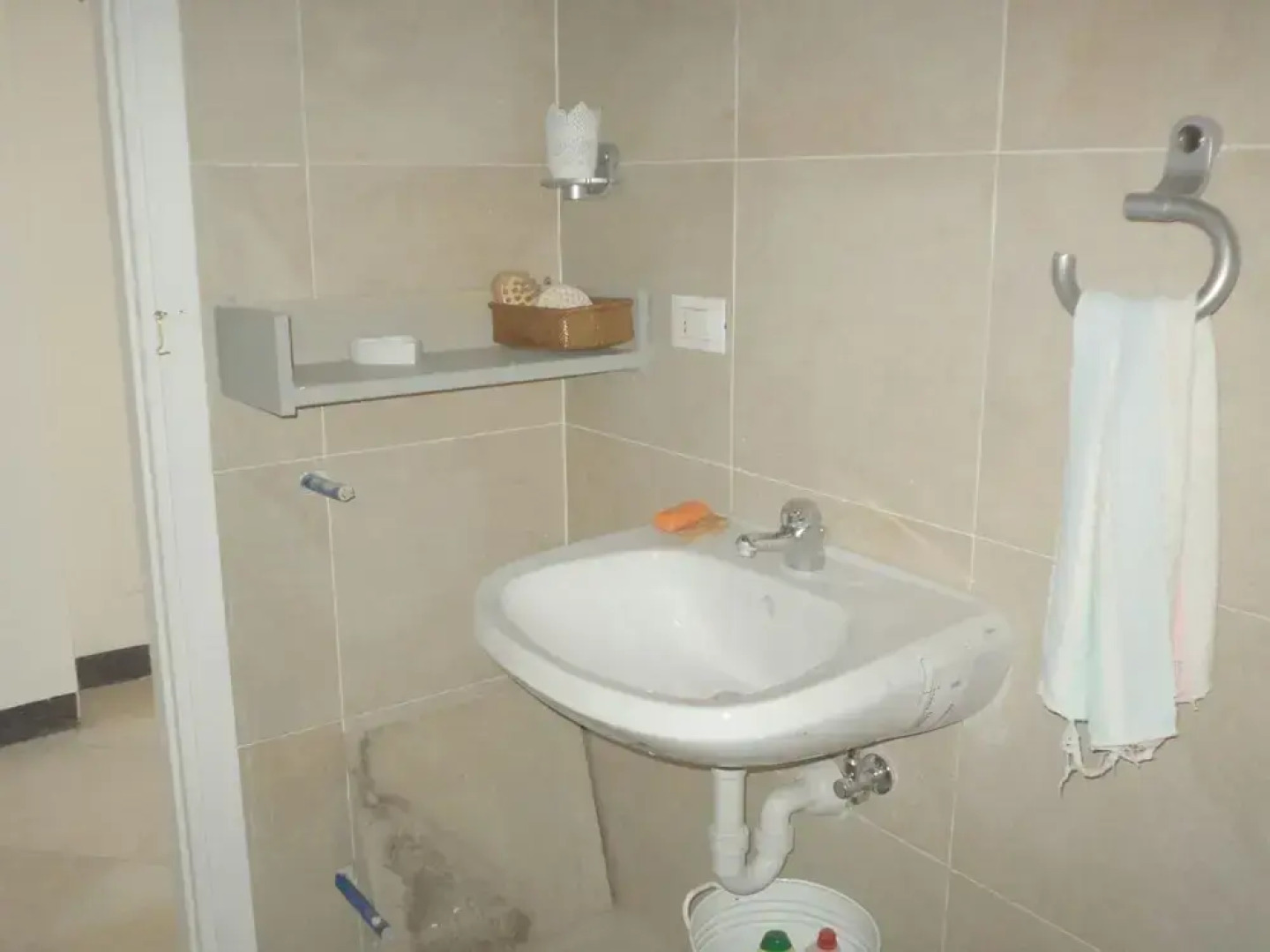 House Overlooking the Valley With a Barbecue on the Cool and Breezy Terrace