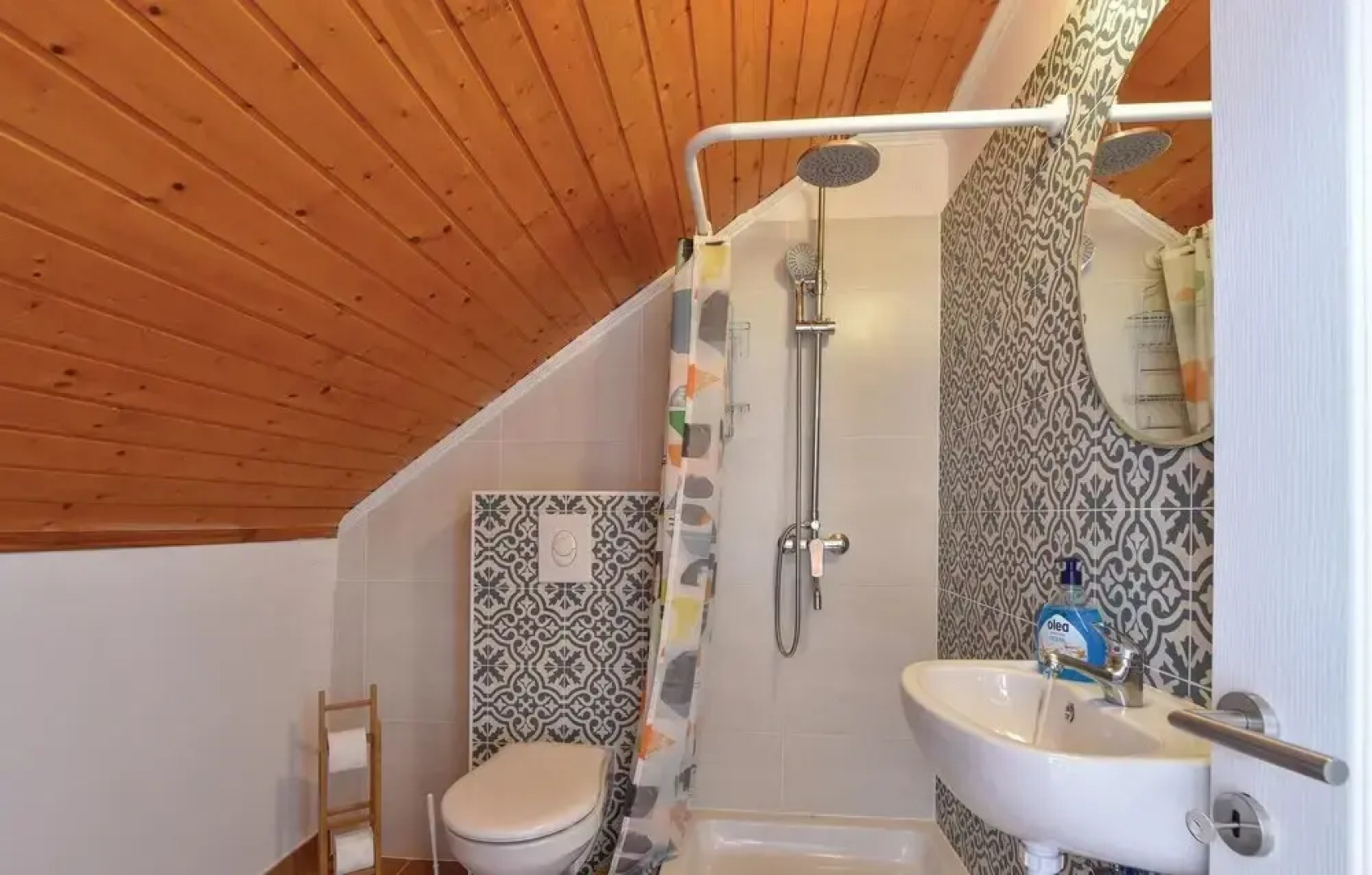 Beautiful Home in Duce With Wifi and 3 Bedrooms