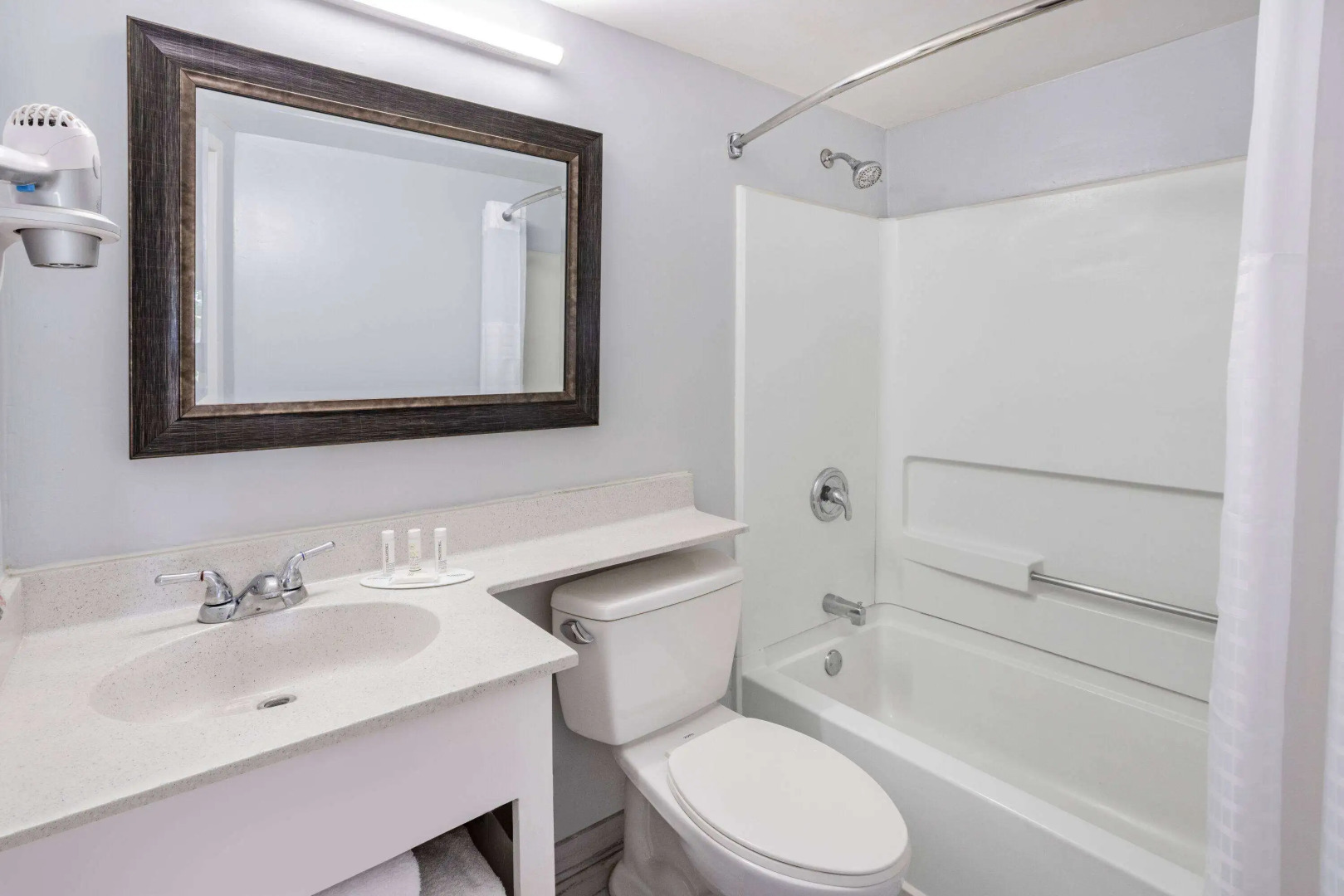 Days Inn & Suites by Wyndham Williamsburg Colonial