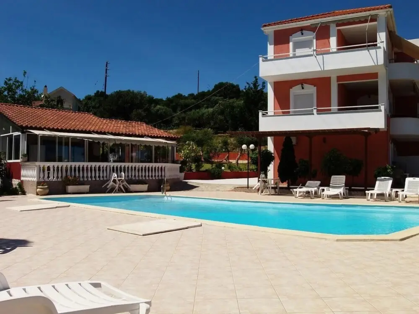 Amazona Apartments and Studios