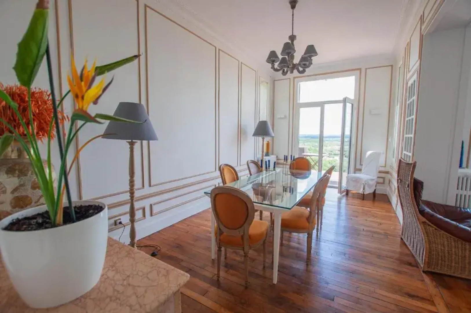 Villa avec vue et piscine à moins d'1h de Paris