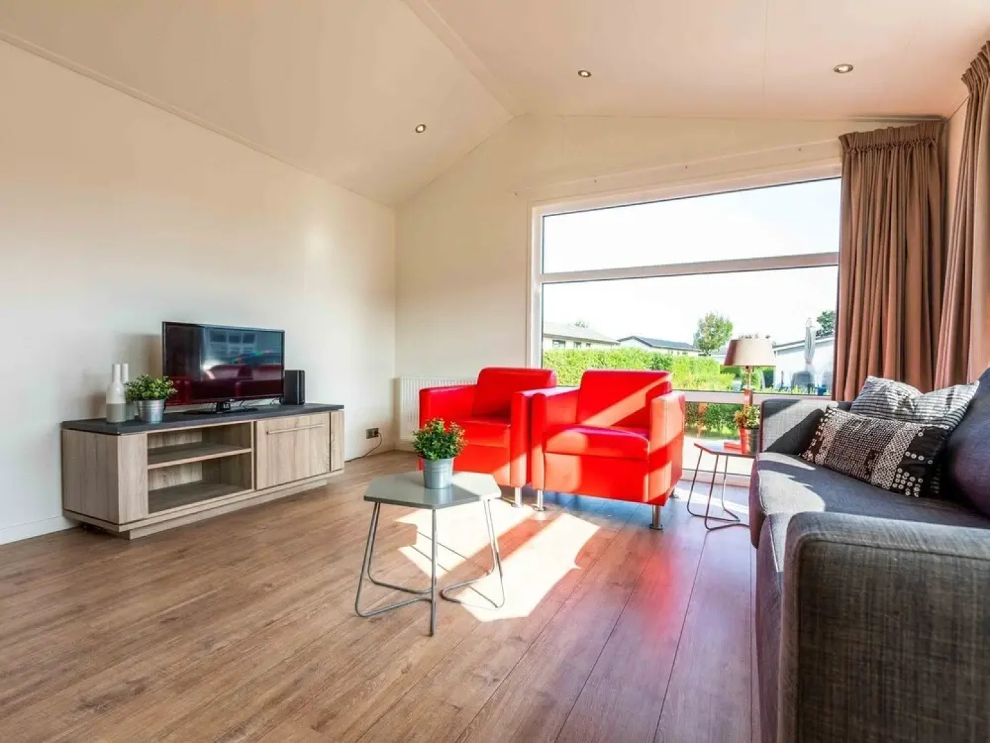 Comfortable Chalet sea at 3.5 km, in Egmond