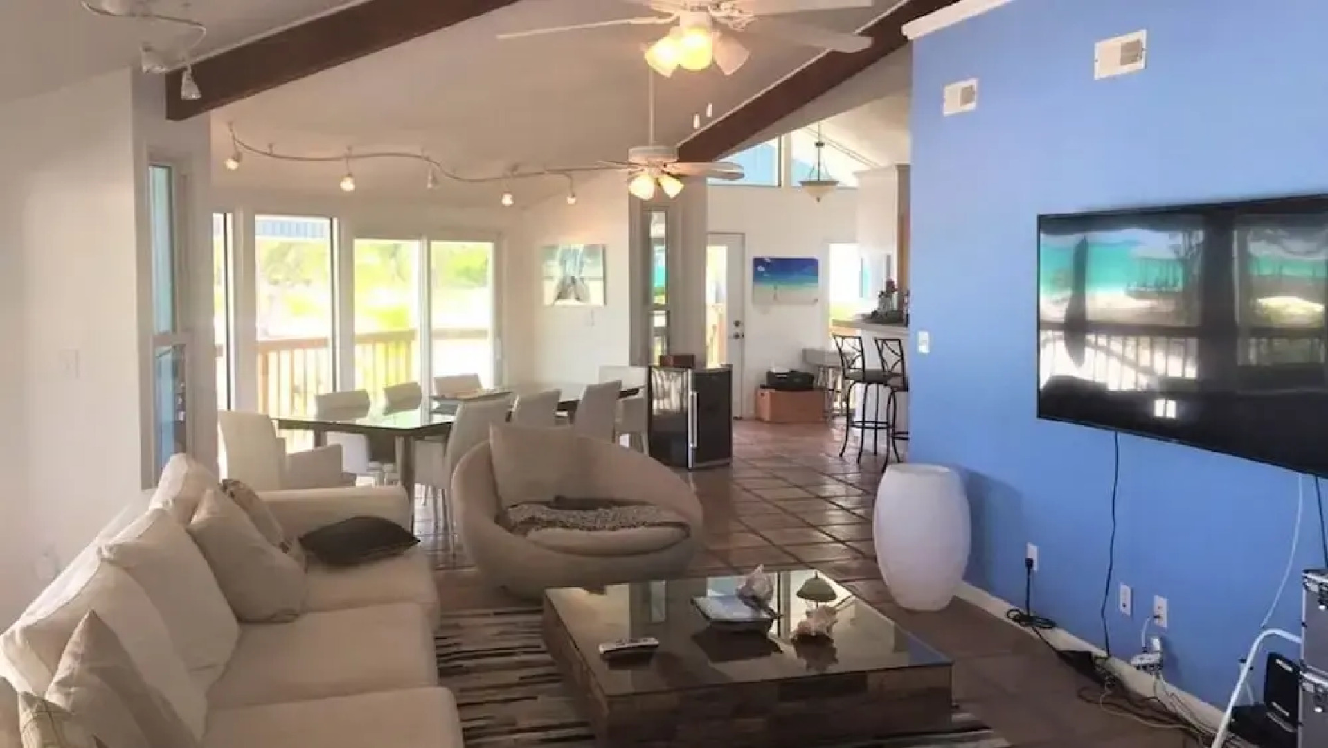 Paradise Beach Whole Property: 4 Beach Houses