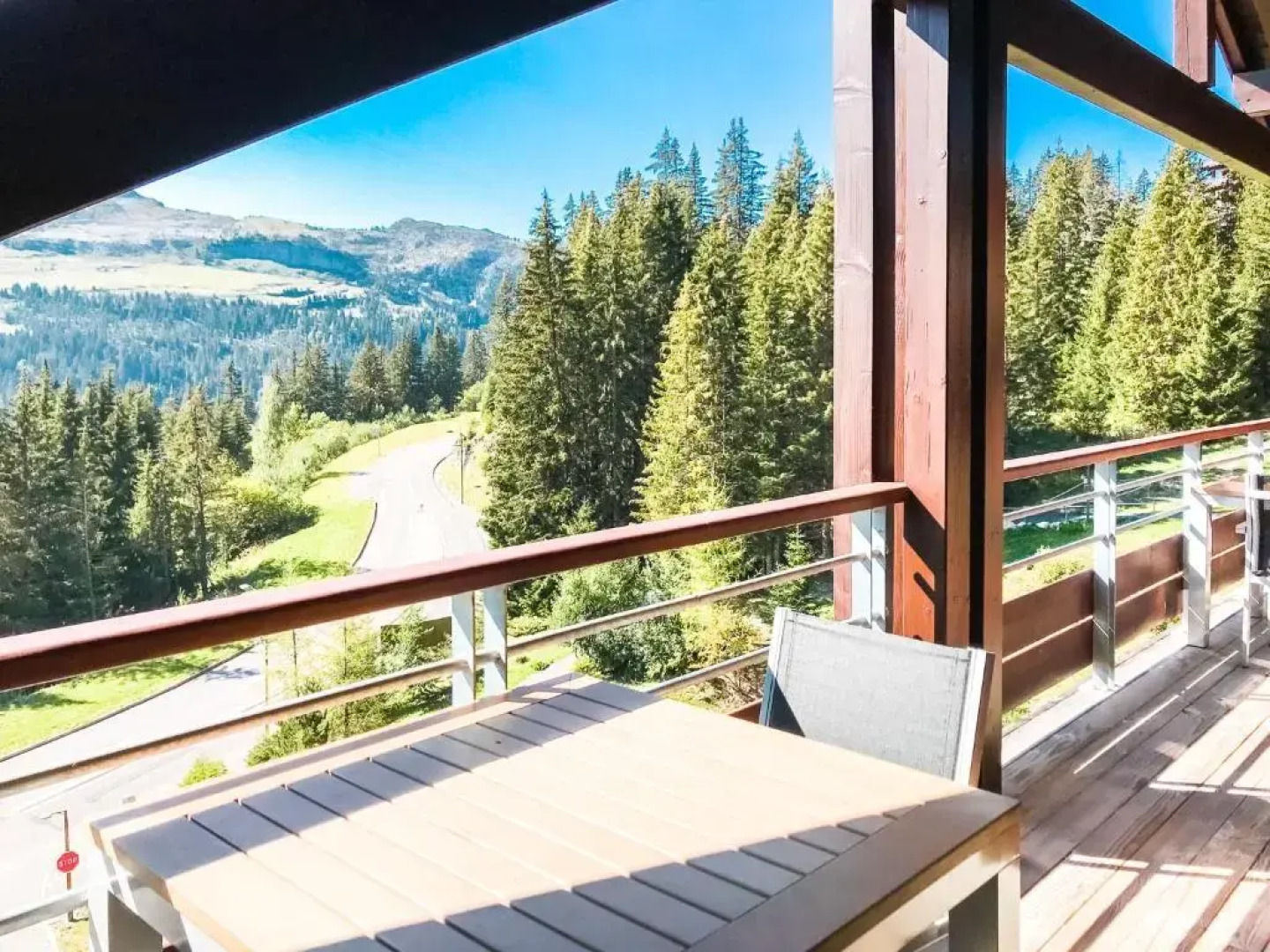 Private penthouse 2-bed Apartment, ski in and out in 5* Flaine Residence