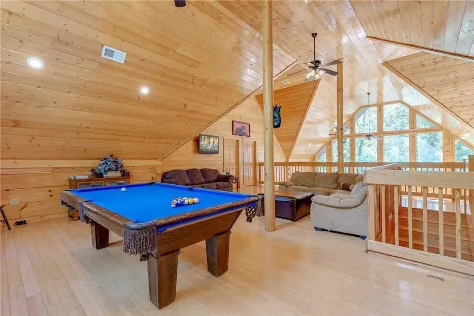 Unbridled Spirit 5 Bedroom Home with Hot Tub