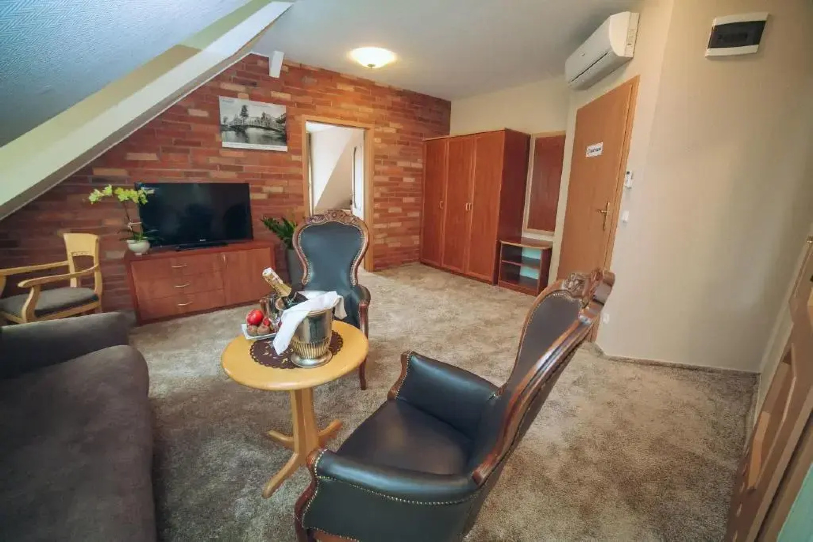 Hubertus Aparthotel & Restaurant & Horse Club