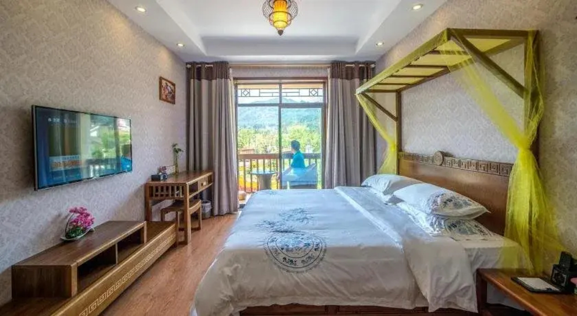 Home in the Distance Hotel