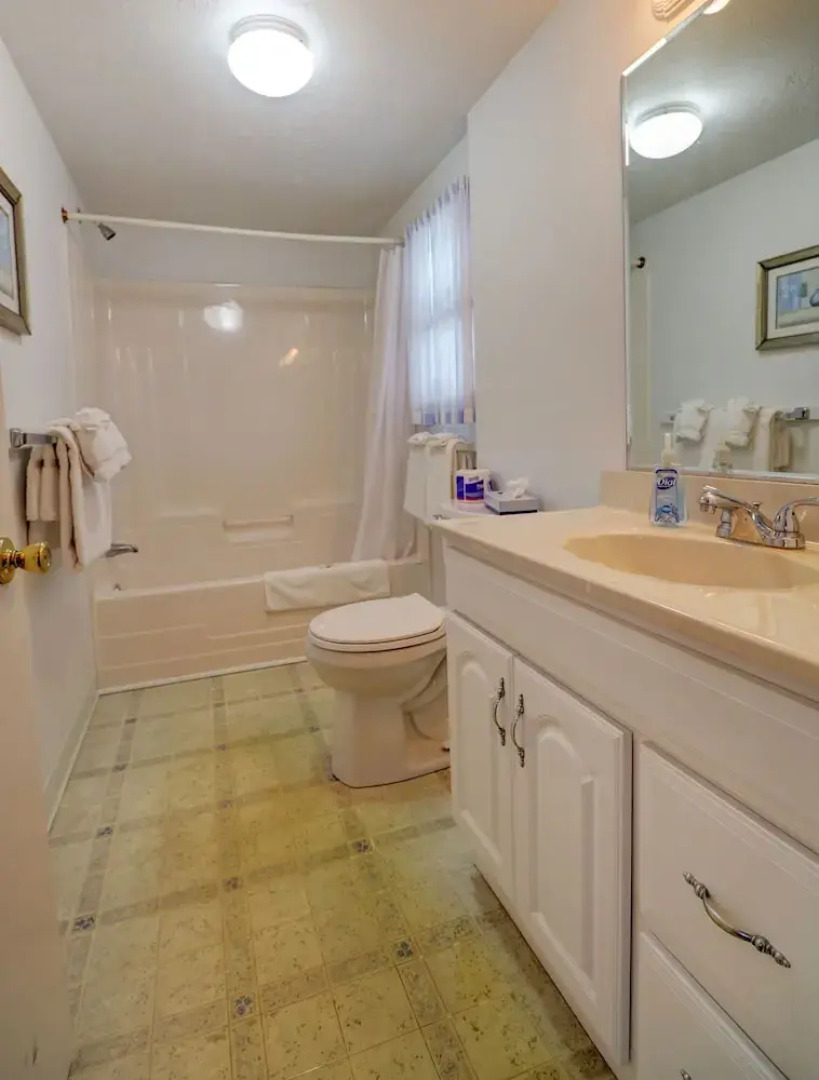 Carriage House Motel Cottages & Suites