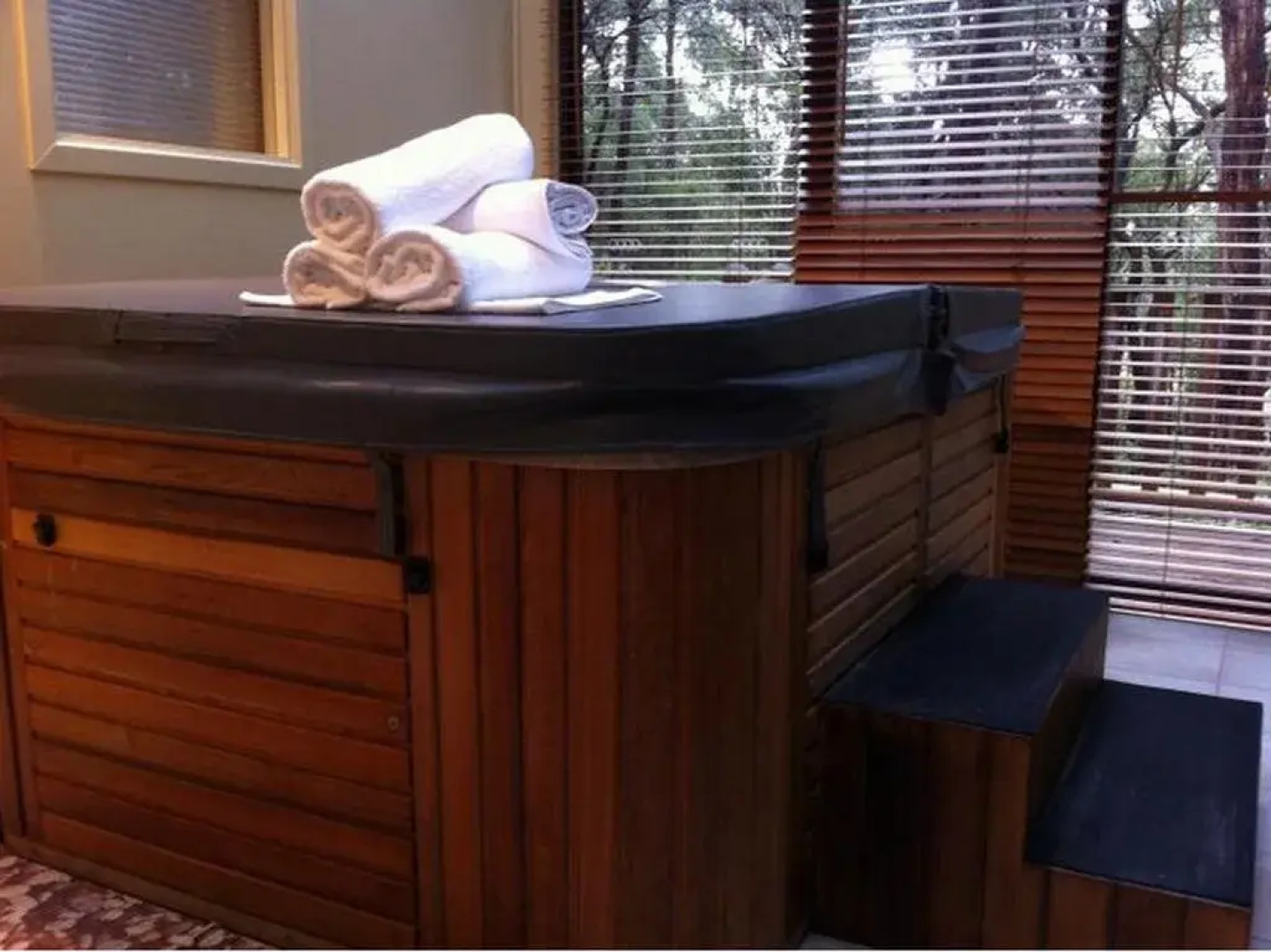 Idyllic Retreat For 4 People in Beautiful Otway Ranges, Recharge & Refresh in Hot Tub