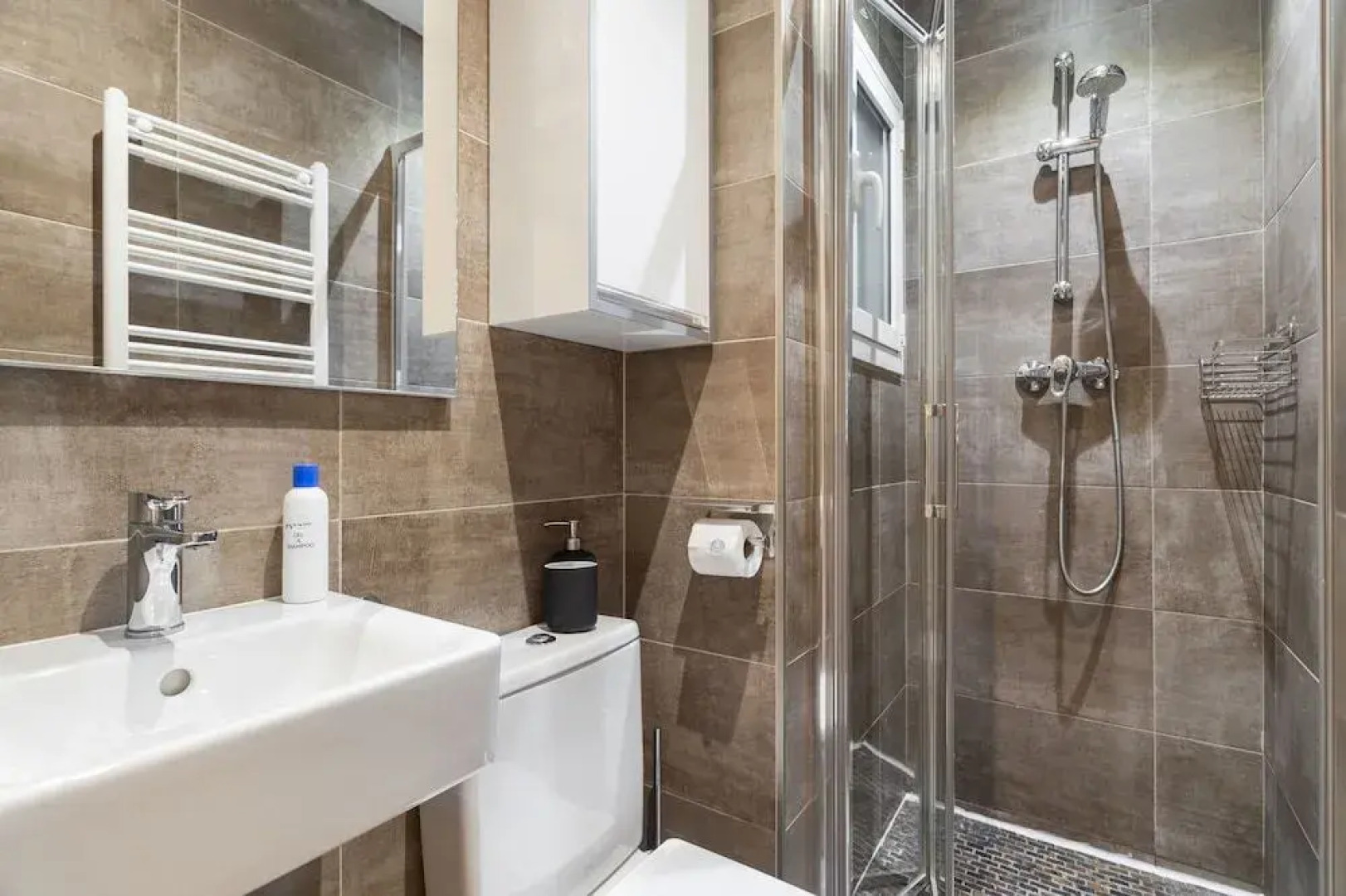 Pineda Be My Guest Castelldefels