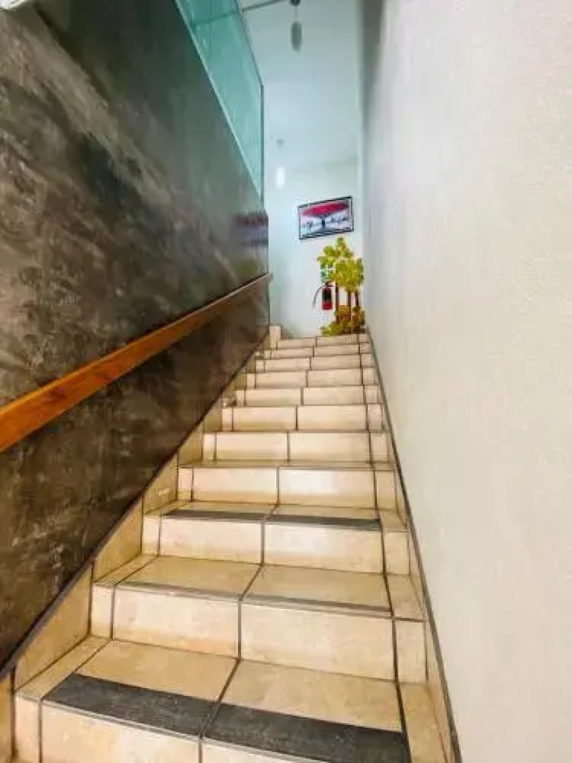 HUGE HOTEL room FOR 6/LOWEST rate