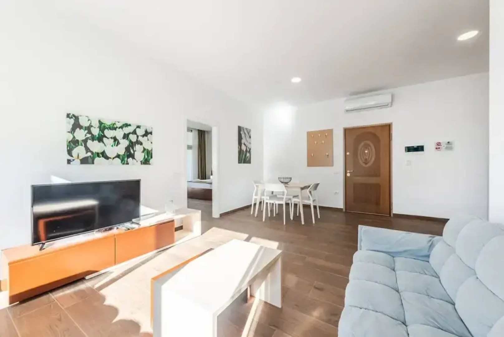 Spacious Apartment by the Beach - Tulipani