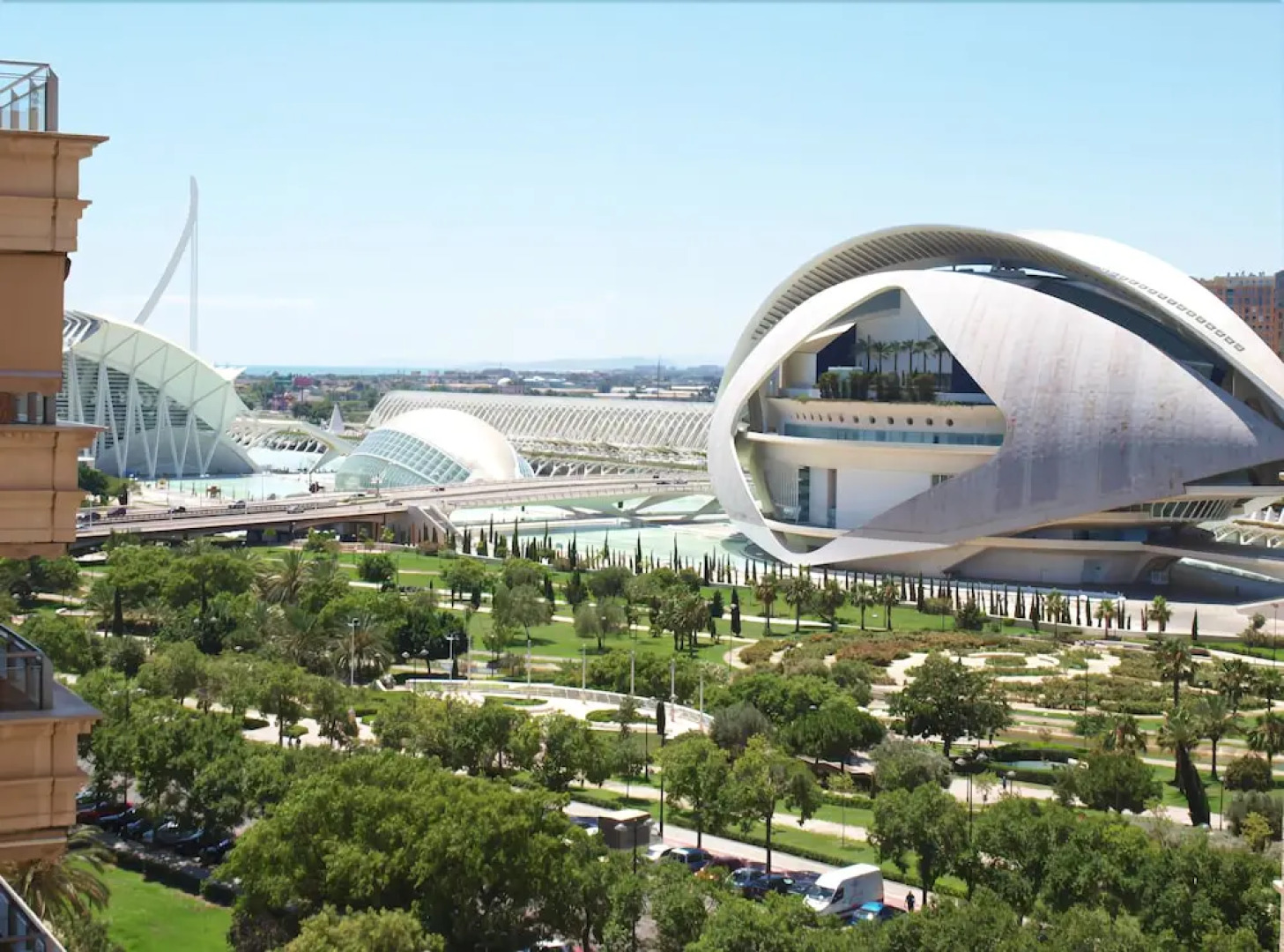 ApartUP Yellow Opera View