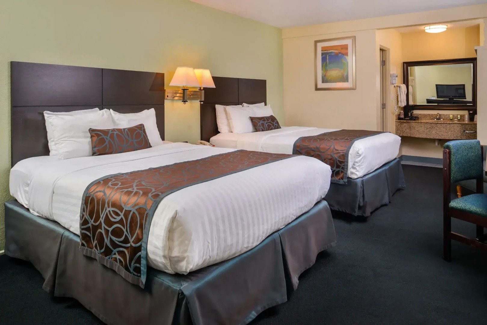 University Inn & Suites