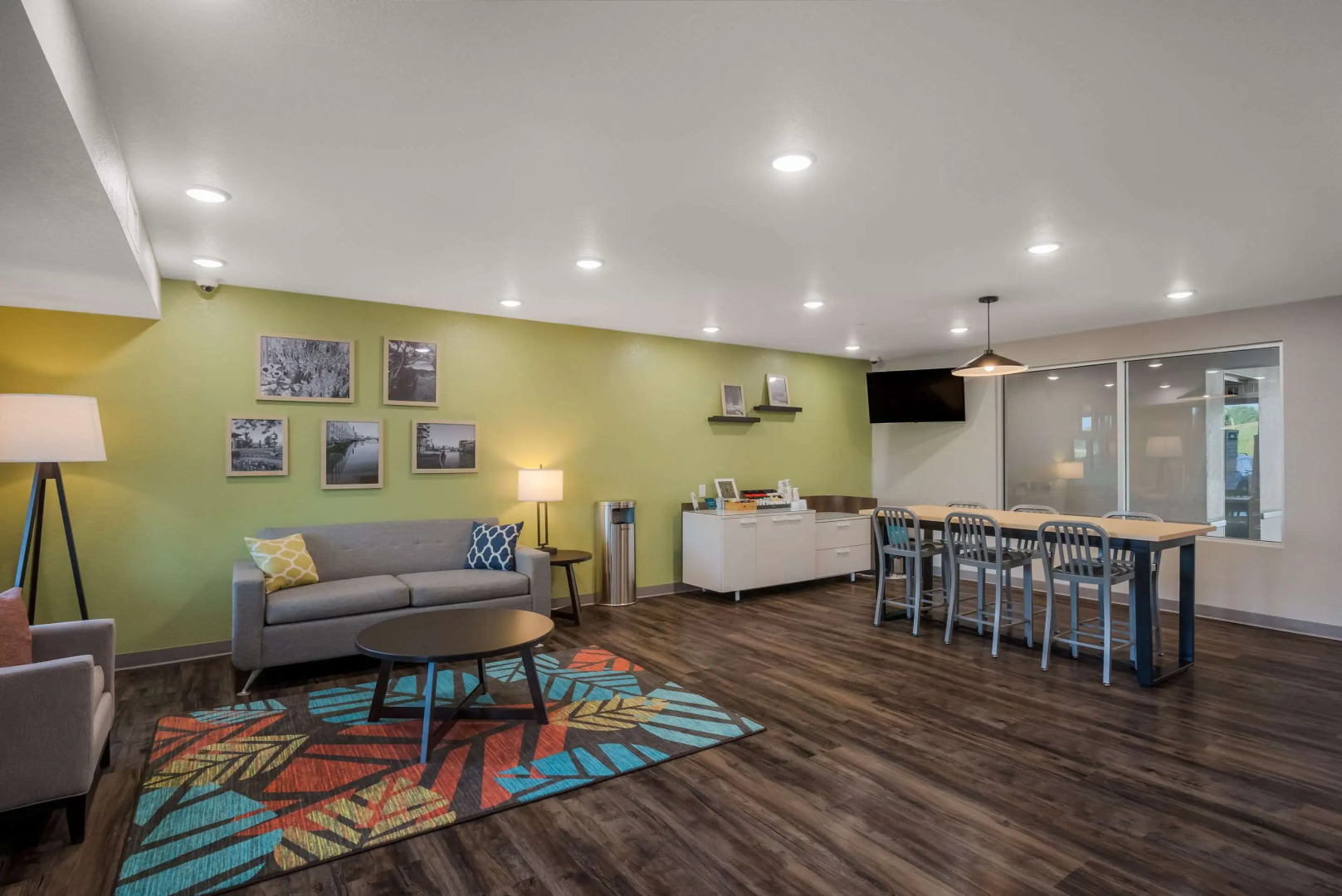 Woodspring Suites Milwaukee - Menomonee Falls