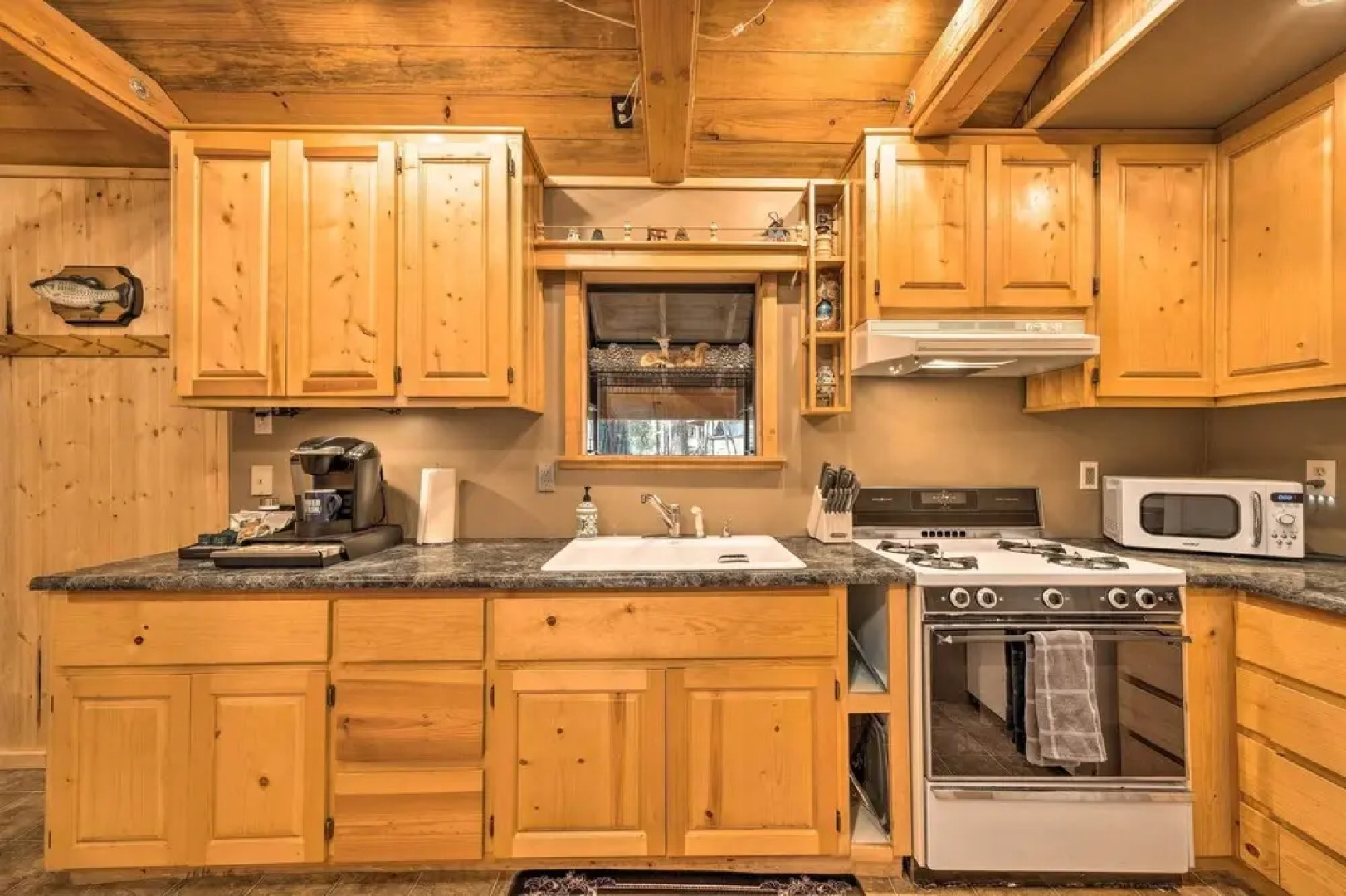 Camp Connell Cabin Near Vineyards & Hiking