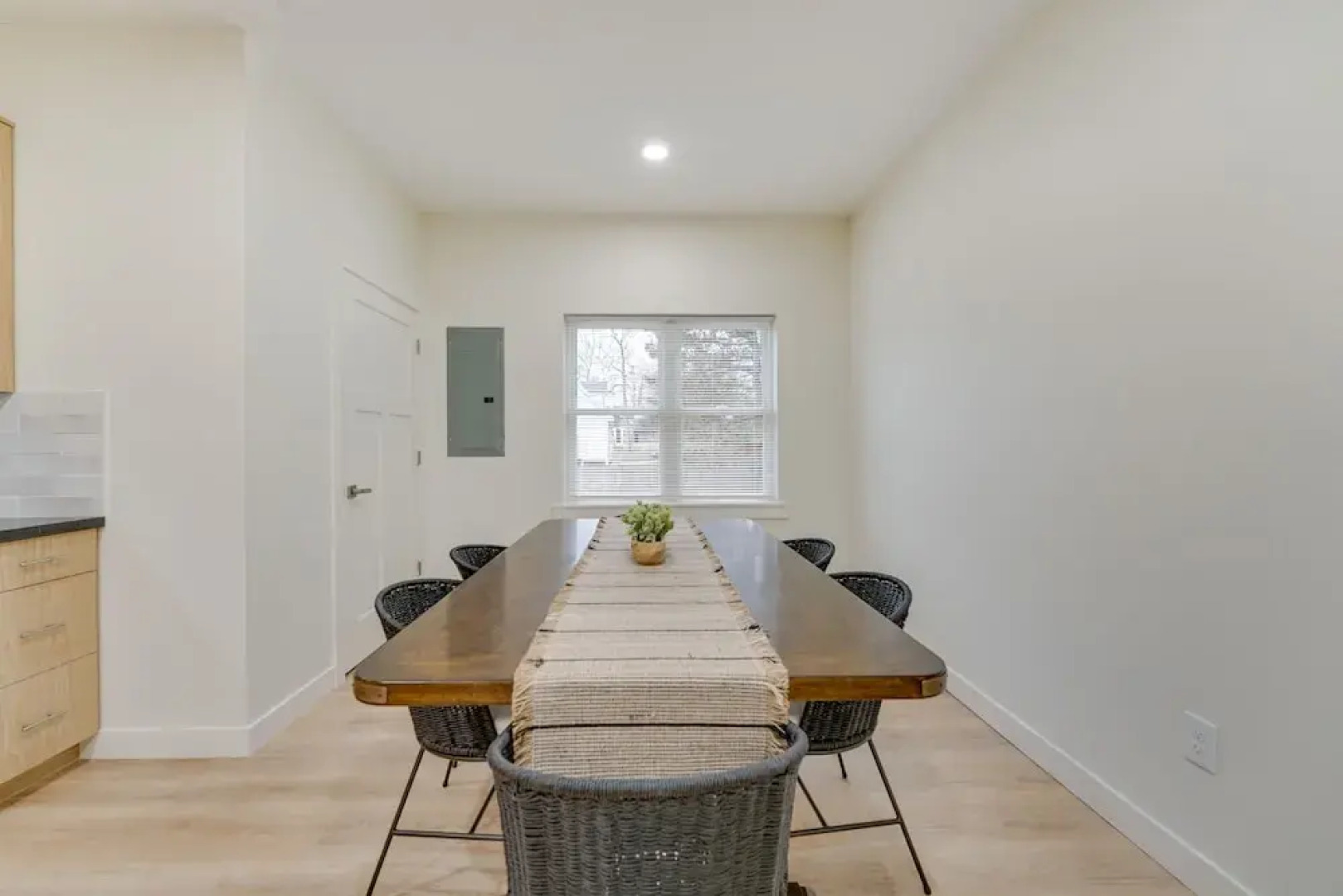 St Clair Apartment - Walk to River & Boardwalk!