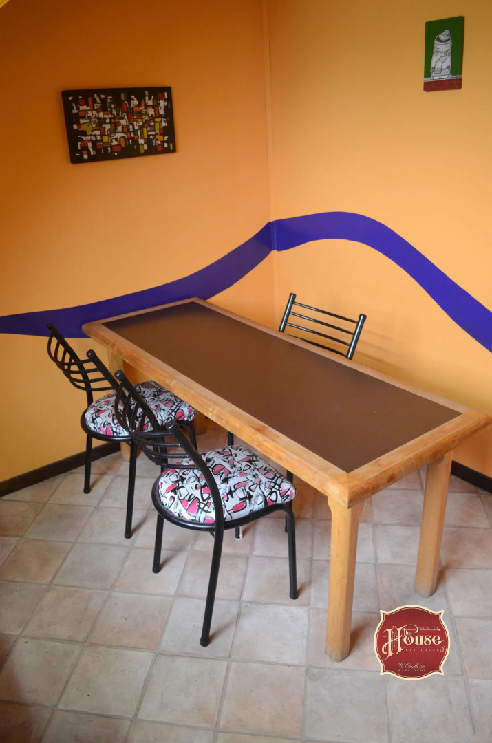The House Hostel Resto & Bar Bariloche