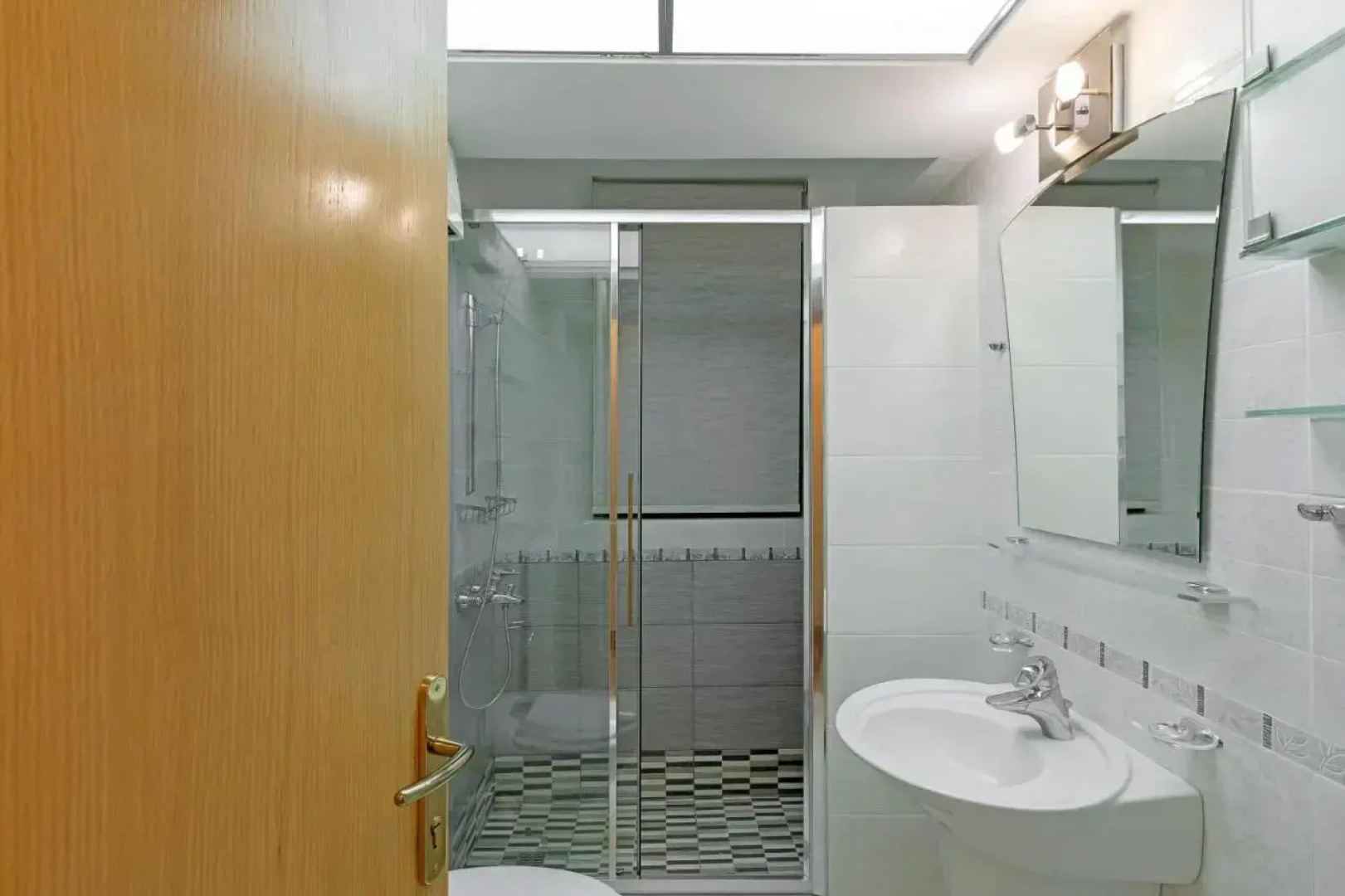 Vouliagmeni's Elegance by Acropolis Suites